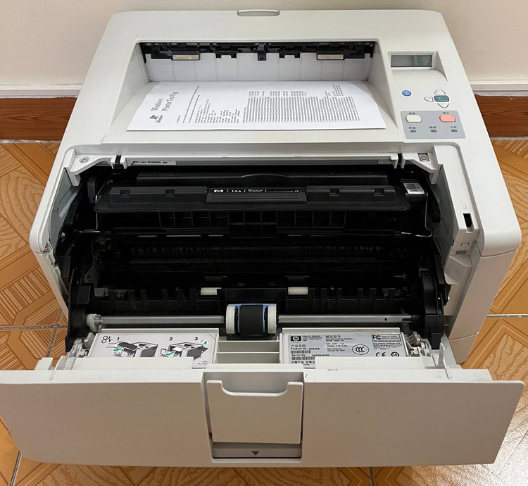 پرینتر استوک HP 5200 با ضمانت ۲۰۰۰ برگ چاپ در پرینترتهران